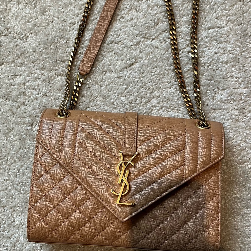 YSL envelope triquilt shoulder bag in grained leather medium size - Picture 2 of 16
